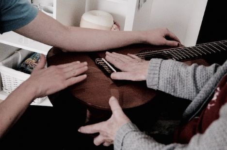 Kan trivslen blandt demensramte ges via musik? Aalborg Universitet skal vre med til at undersge det