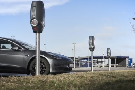 Operatører til opsætning af ladestandere til elbiler i Aalborg er nu fundet