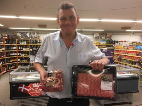 Kendt tv-mand besøger Mou