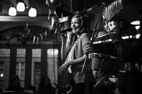 Kira Martini & The Martinis giver koncert på Kulturstationen