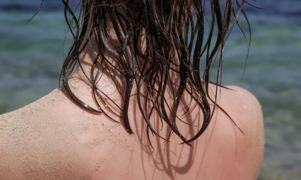 Sommerhår under pres: sådan beskytter du lokkerne mod sol, salt og varme