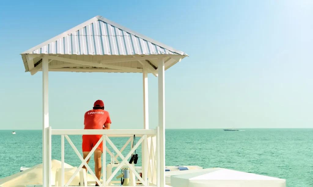 Det rolige vejr narrer: Fralandsvind sender rekordmange i livsfare