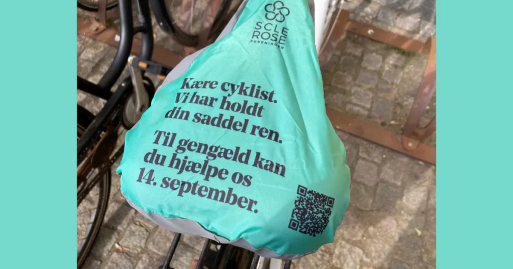 Har du også opdaget noget mærkeligt ved din cykel i den seneste tid? – Grønne sadler skaber opmærksomhed for en vigtig sag