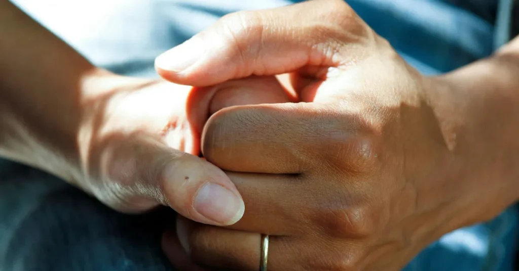 Halvdelen af danskerne er pårørende til en syg: Nyt tilbud skal styrke støtte til familier i krise