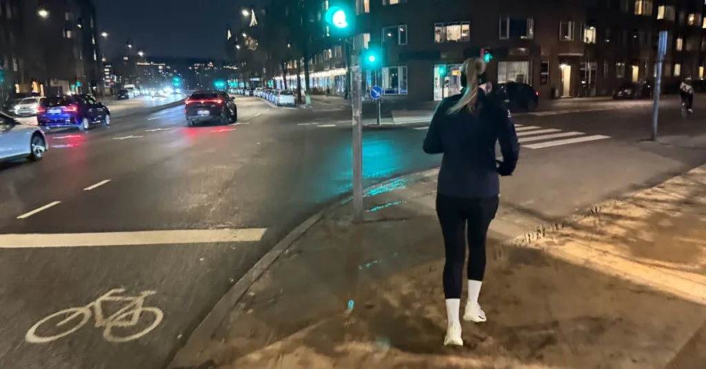 Gjensidige: Hver fjerde løber uden lys i vintermørket – risikoen for ulykker stiger